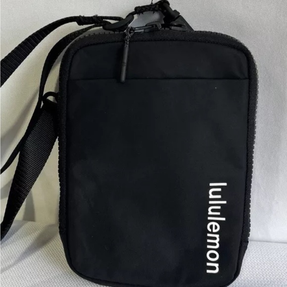 lululemon athletica Handbags - lululemon athletica Black unisex belt bag